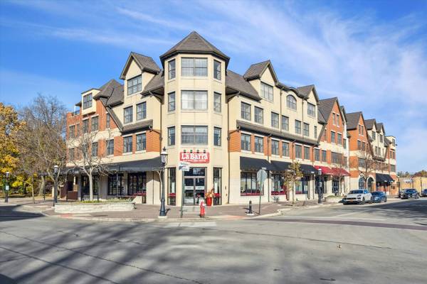 10 E Burlington ST #3C, Riverside, IL 60546