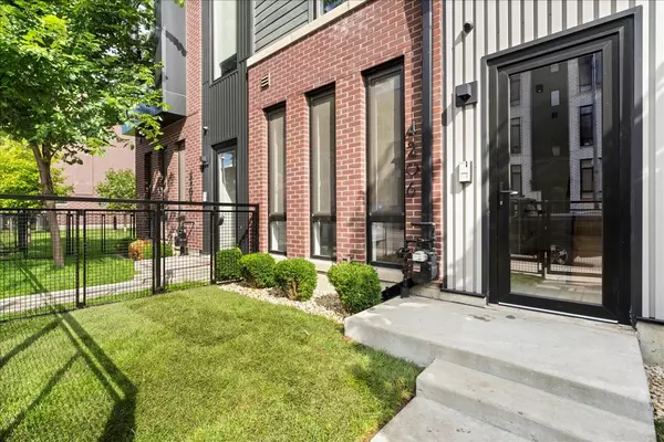 Chicago, IL 60641,4232 W BELMONT AVE #4