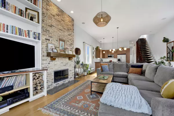 Chicago, IL 60622,1416 N Campbell AVE #3