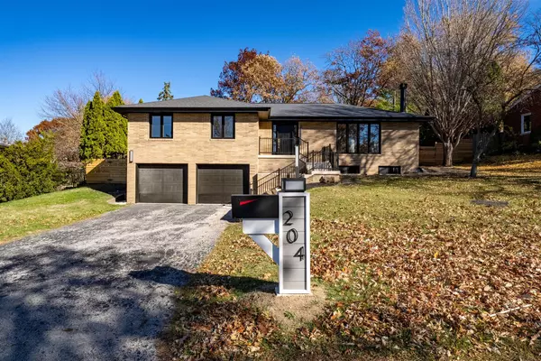 204 Parkview DR, Bloomington, IL 61701