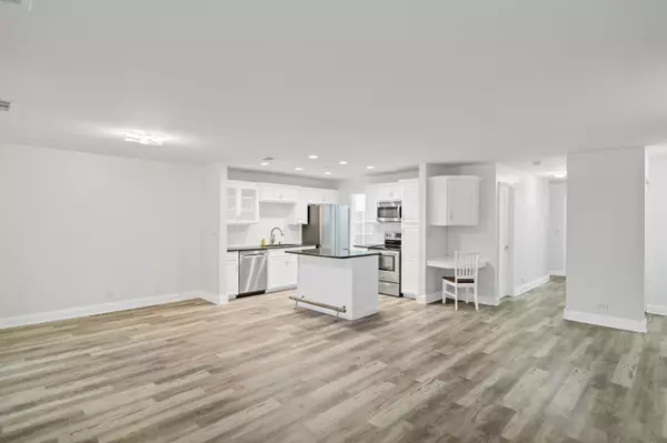 Naperville, IL 60565,23 Glencoe CT #202-B