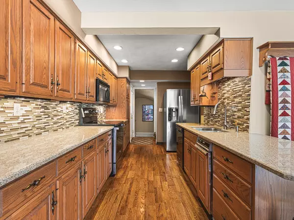 Rockford, IL 61107,811 Paris AVE