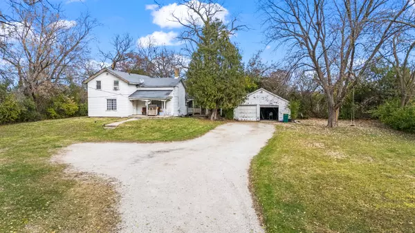 Deerfield, IL 60015,215 Waukegan RD