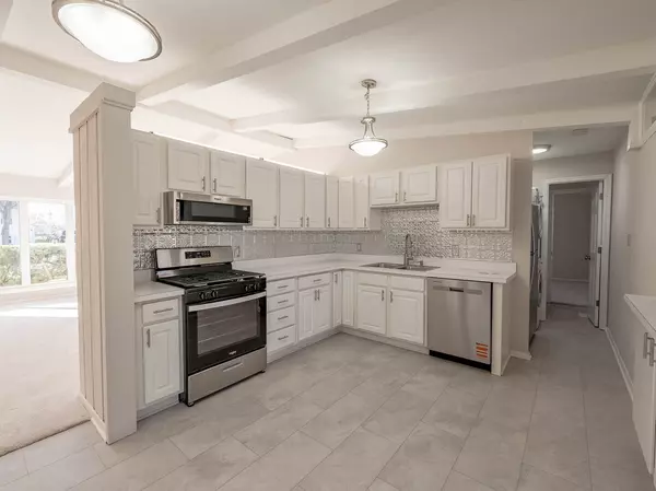 Streamwood, IL 60107,724 Surrey DR