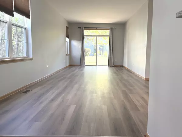 Naperville, IL 60563,810 Woodewind DR #810