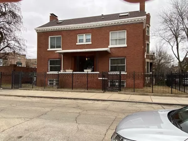 Chicago, IL 60615,4901 S Washington Park CT