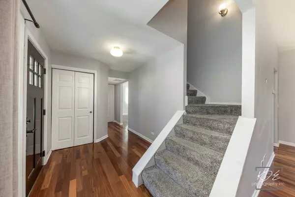 Naperville, IL 60563,350 Pearson CIR