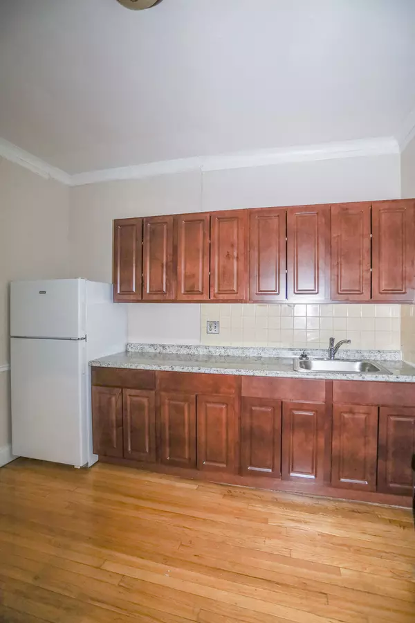 Chicago, IL 60626,7711 N SHERIDAN RD #1S