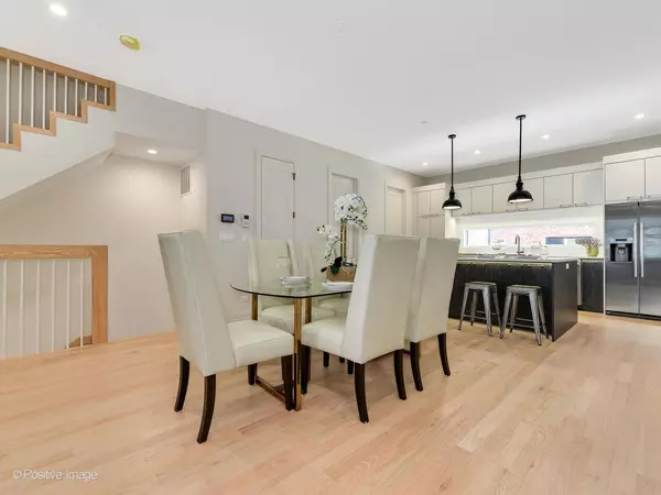 Chicago, IL 60645,2345 W MORSE AVE