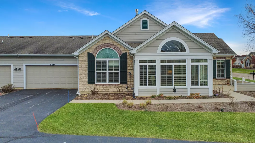 619 Schumann ST, Woodstock, IL 60098