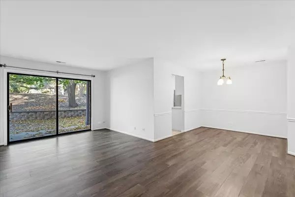 Wheaton, IL 60189,1601 Thames CT #A