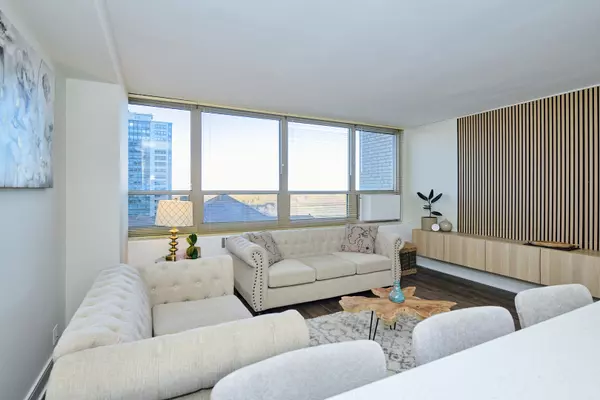 Chicago, IL 60613,3950 N Lake Shore DR #904