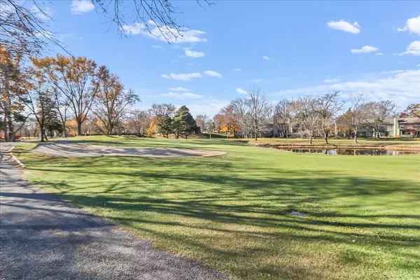 Lake Barrington, IL 60010,328 Shoreline RD