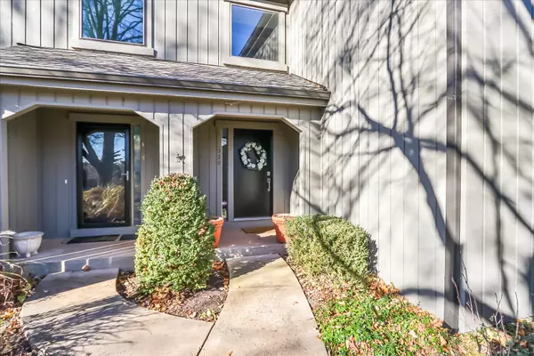 Lake Barrington, IL 60010,328 Shoreline RD