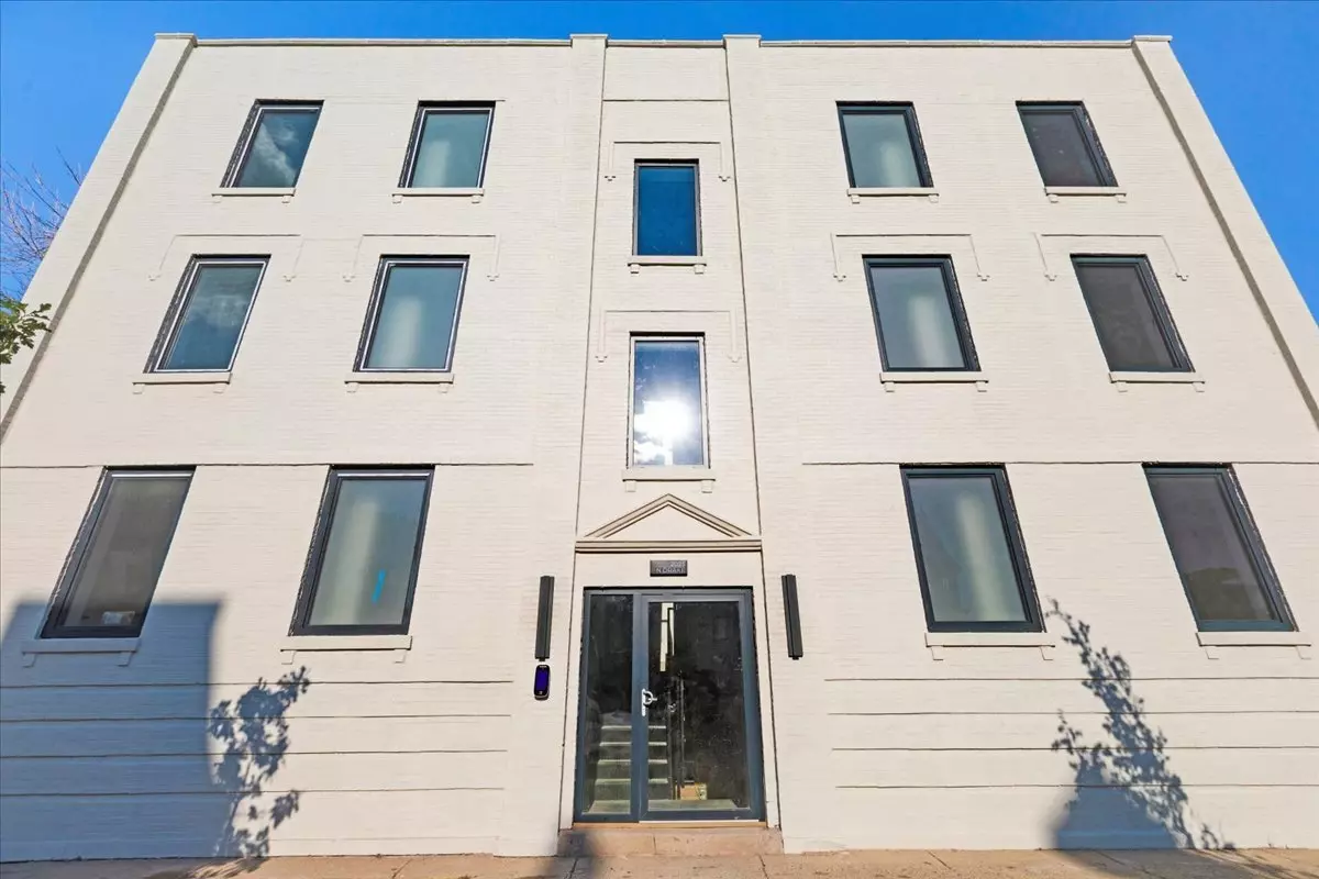 Chicago, IL 60647,2023 N Drake AVE #1N