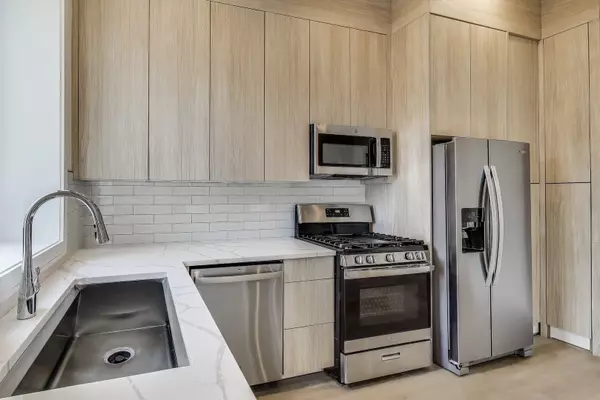 Chicago, IL 60647,2023 N Drake AVE #1N