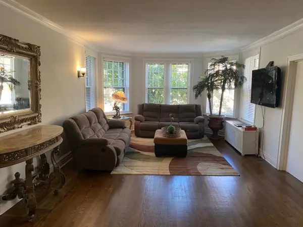 Chicago, IL 60626,1215 W Lunt AVE #1A