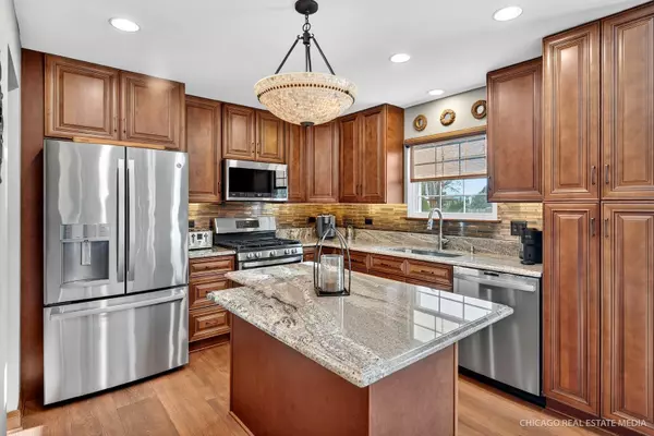 Carpentersville, IL 60110,2843 Forestview DR