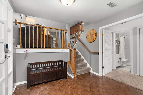 Wheaton, IL 60189,2231 S Bradford DR