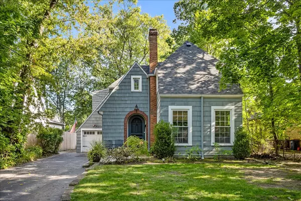 Highland Park, IL 60035,368 Woodland RD