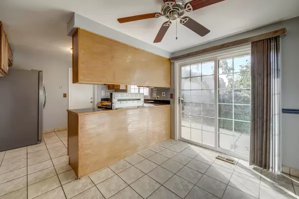 Schaumburg, IL 60193,1601 Kingston LN