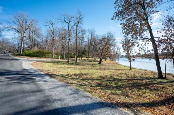 Lots 2 & 3 Lakeview DR, Eureka, IL 61530