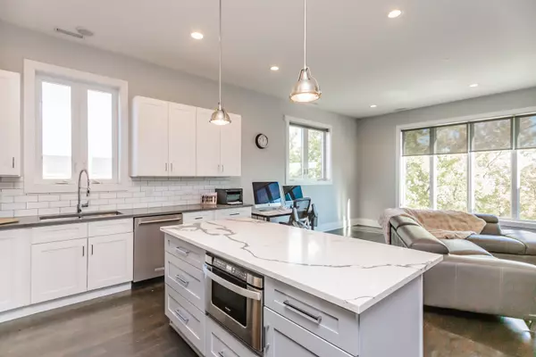 Chicago, IL 60608,2018 S Loomis ST #3