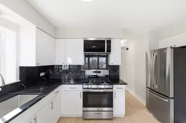 Westchester, IL 60154,1215 Balmoral AVE