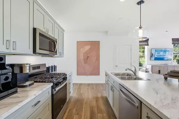 Hoffman Estates, IL 60169,2001 Kensington LN #01005