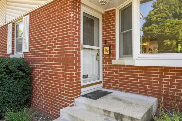 North Aurora, IL 60542,328 W State ST