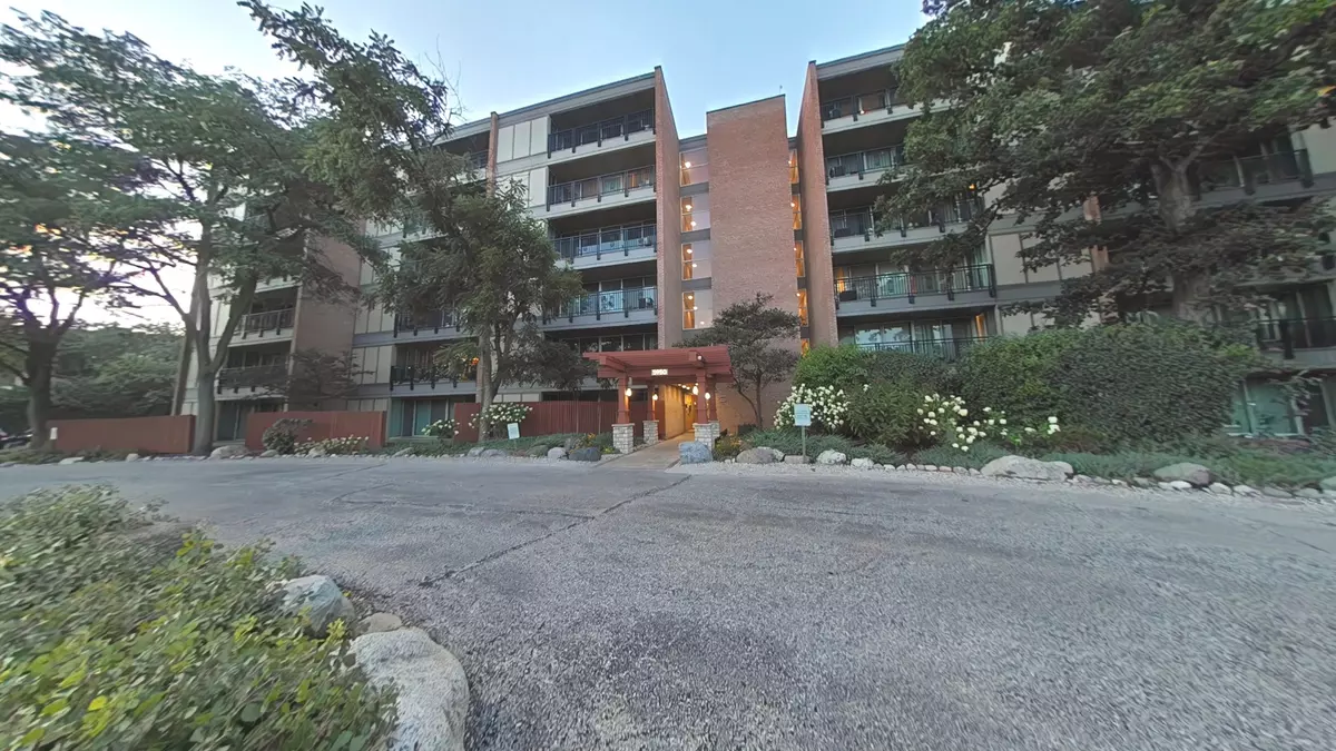 Lisle, IL 60532,5950 Oakwood DR #1G