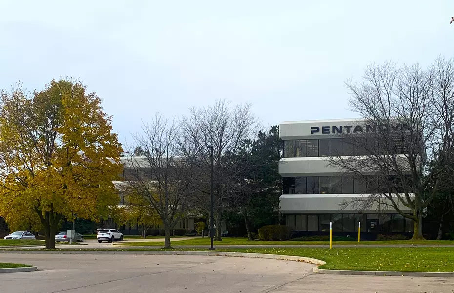 150 E Dartmoor DR, Crystal Lake, IL 60014