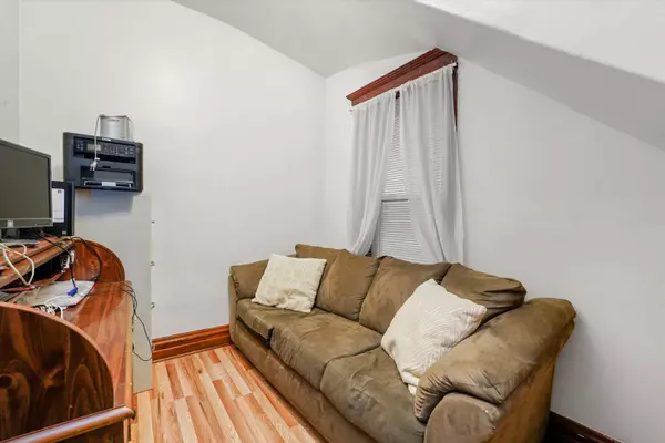 Chicago, IL 60622,936 N Fairfield AVE