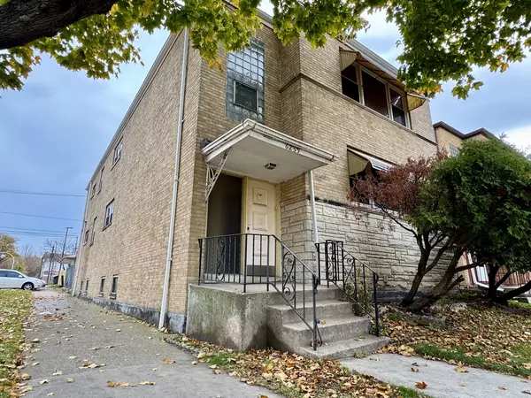 Chicago, IL 60659,6259 N Artesian AVE