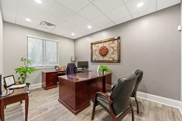 Crystal Lake, IL 60014,850 S Mchenry AVE #B