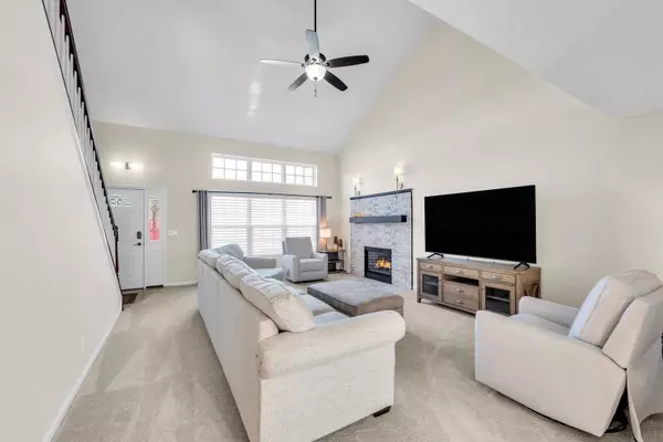 Crystal Lake, IL 60012,255 Midlane DR