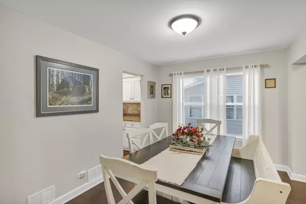 Carpentersville, IL 60110,944 Cortney DR