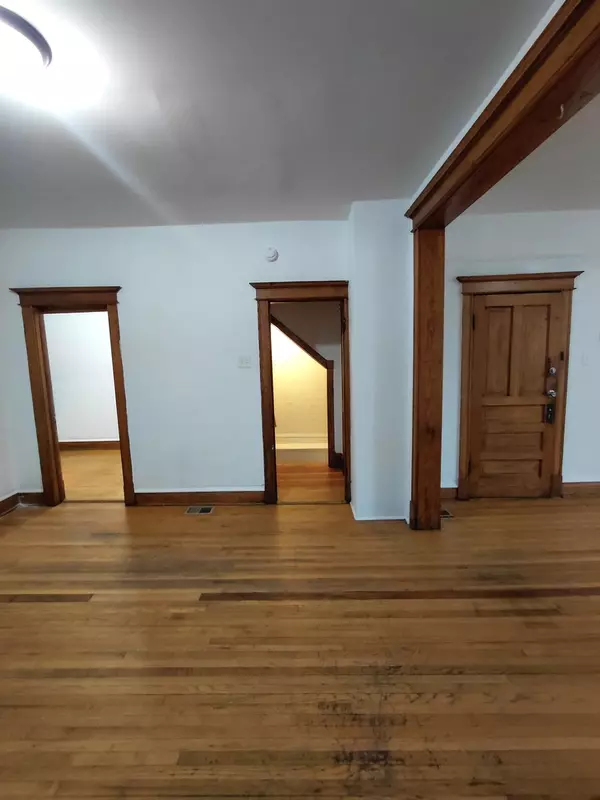 Chicago, IL 60623,2215 S Albany AVE #1F