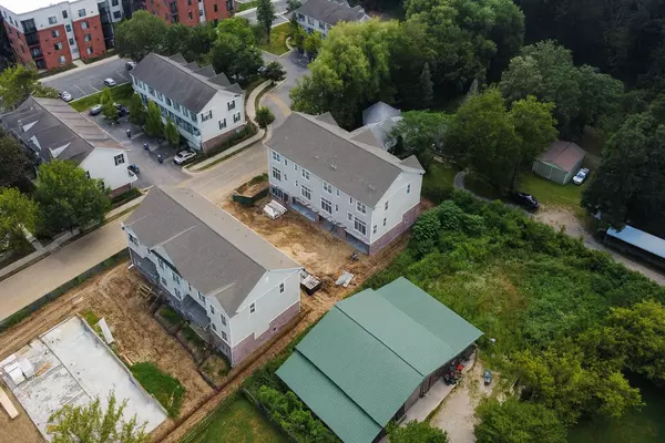 Des Plaines, IL 60016,184 N East River RD