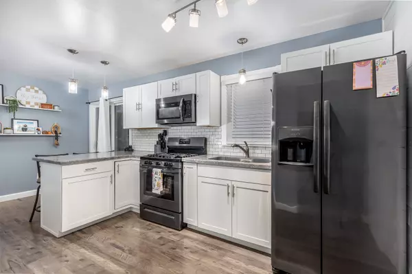 Streator, IL 61364,1409 Little Main ST