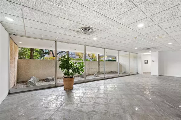 Lake Forest, IL 60045,1301 N Western AVE #211