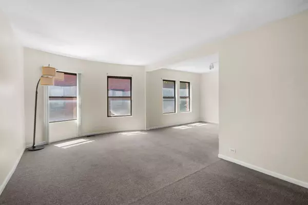 Chicago, IL 60653,4523.5 S Drexel BLVD #2W