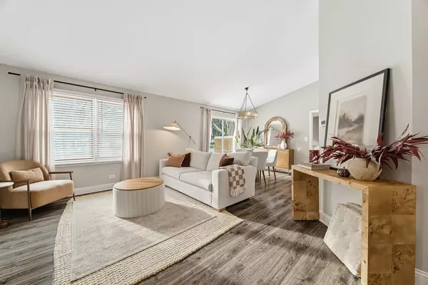 Schaumburg, IL 60194,752 N Brookdale DR