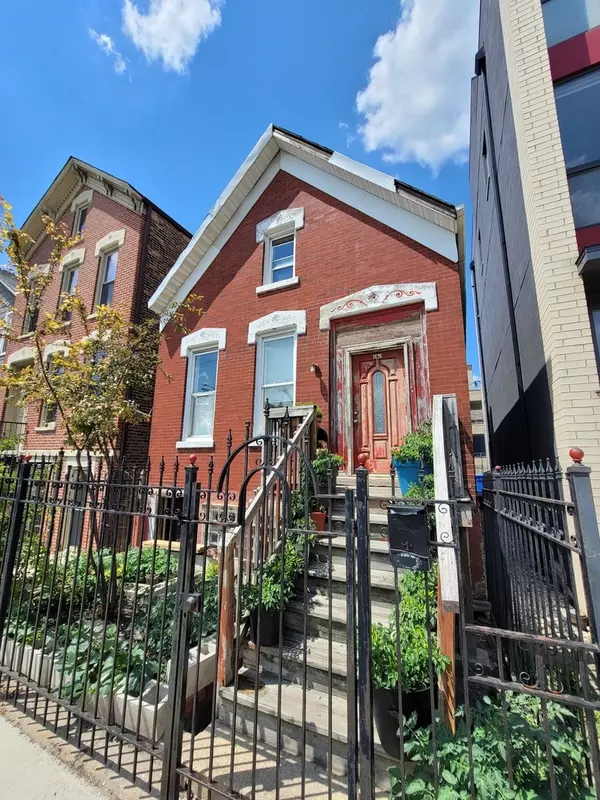 Chicago, IL 60622,1636 W Augusta BLVD