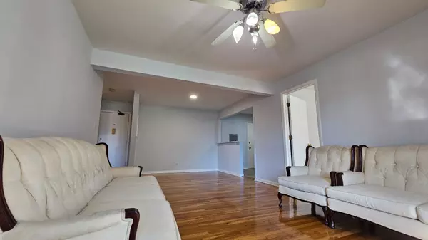 Des Plaines, IL 60016,9588 Terrace PL #1C