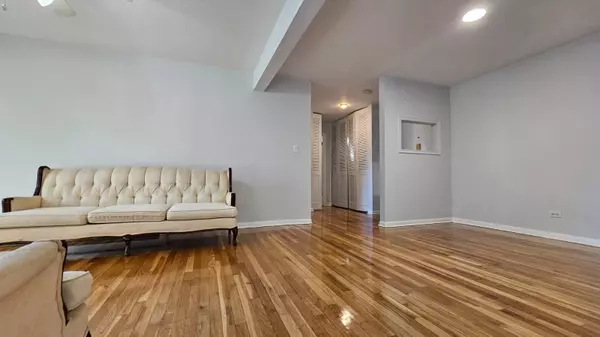 Des Plaines, IL 60016,9588 Terrace PL #1C