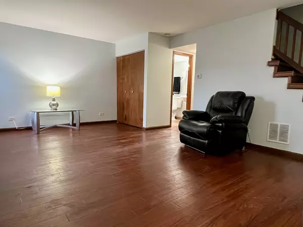 Burnham, IL 60633,2611 E Martha PL