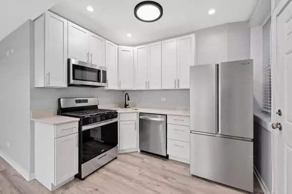 Chicago, IL 60651,3752 W Division ST #2W