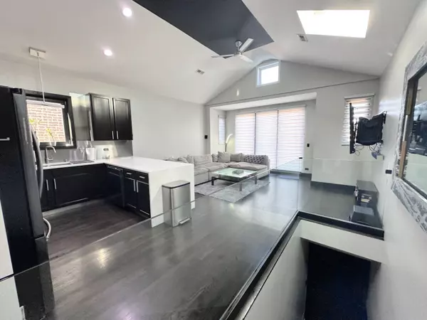 Chicago, IL 60612,2711 W Congress Pkwy #3