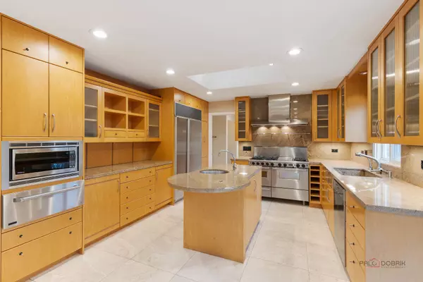 Northbrook, IL 60062,825 Downing ST